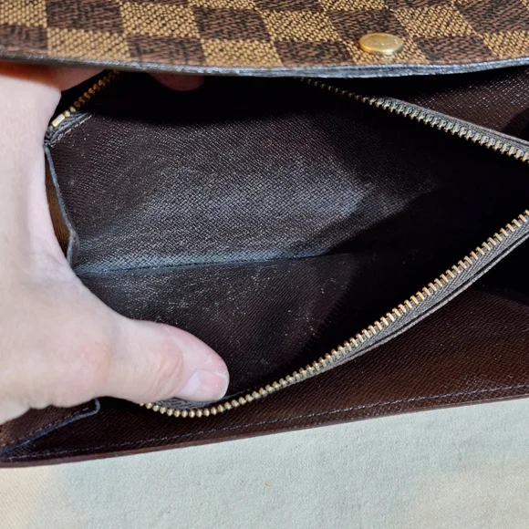 Louis Vuitton Damier Sarah Wallet - Picture 7 of 16